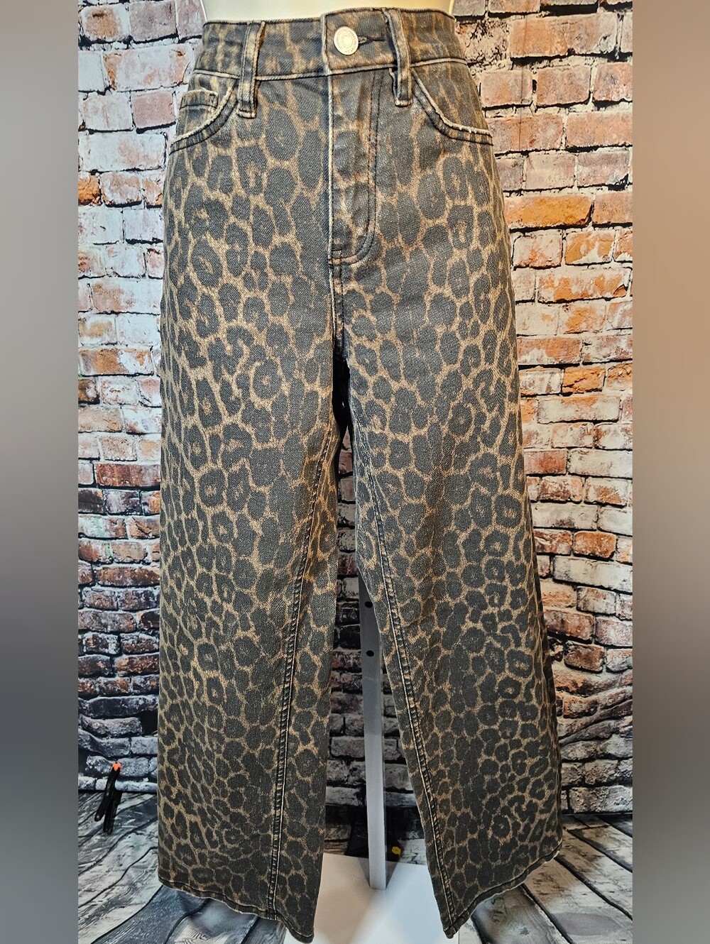 Flying Monkey High Rise Wide Leg Sz 25 Leopard Animal Print Statement Piece Jean